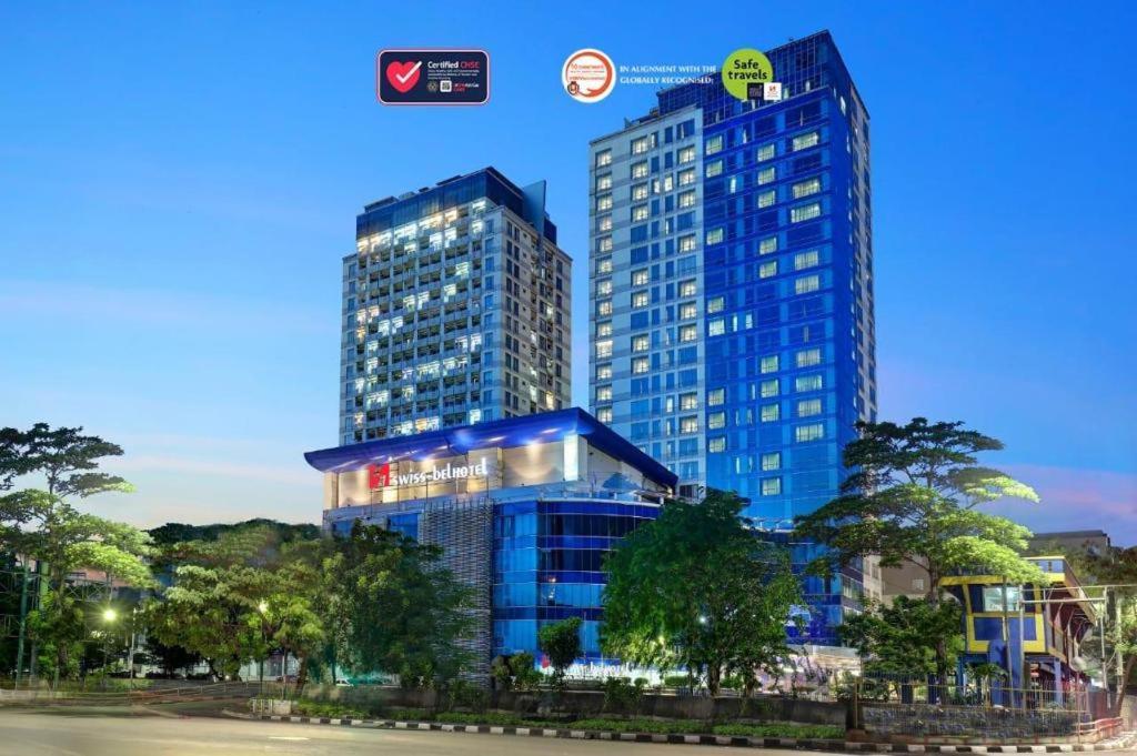 Swiss-Belhotel Mangga Besar Yakarta Exterior foto